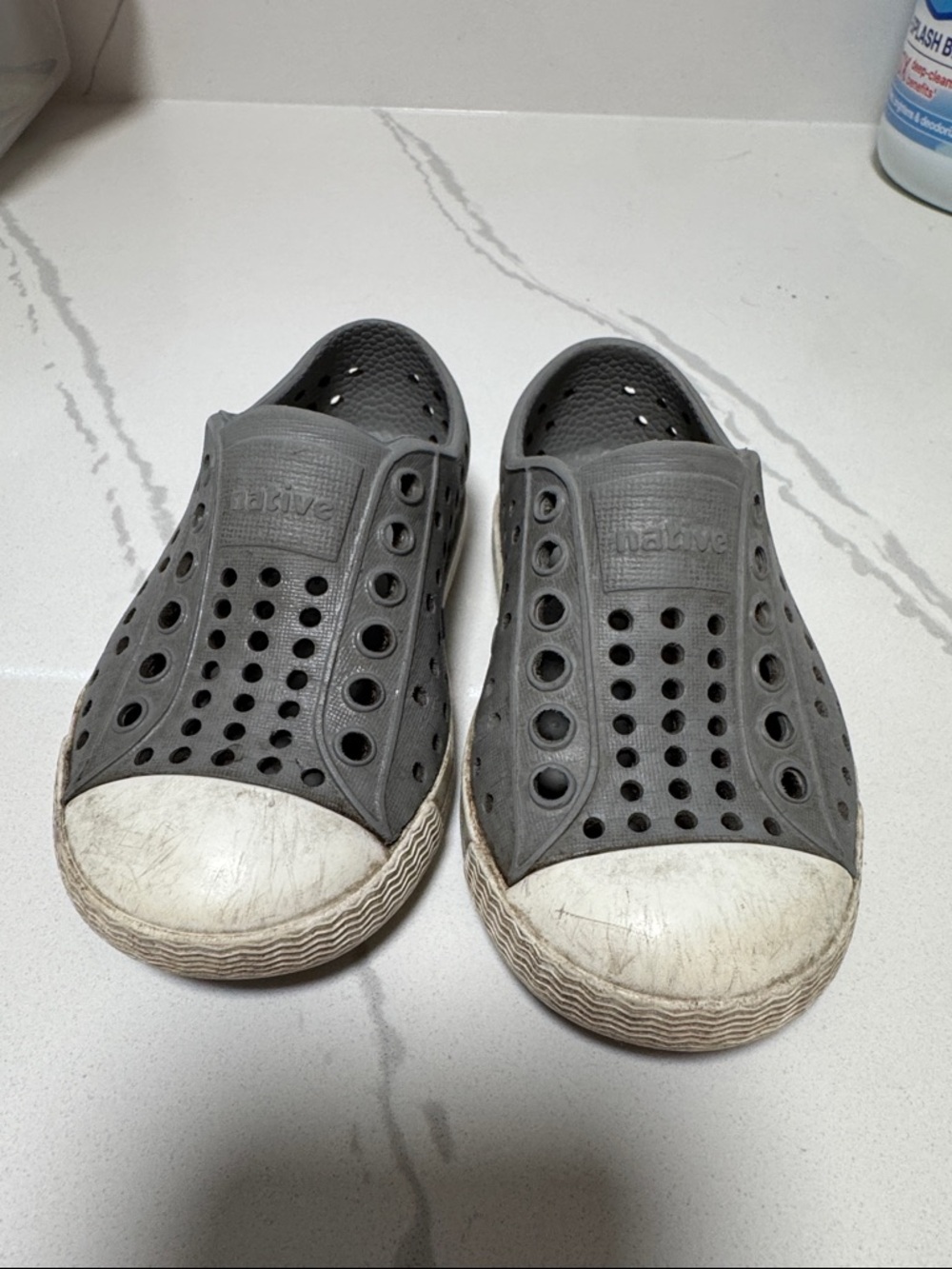 Native Kids Slip-On Water Shoes in Gray and White
